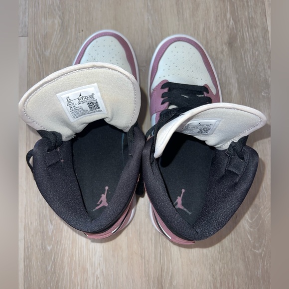 WOMANS AIR JORDAN SIZE 8.5 MAUVE GENTLY USED - Picture 7 of 7